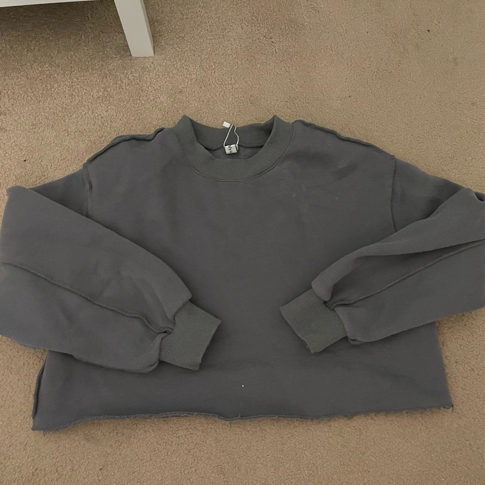 Grey cropped crewneck